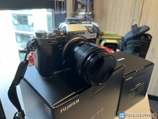 Fujifilm XT4 with  18-55mm changeable lens