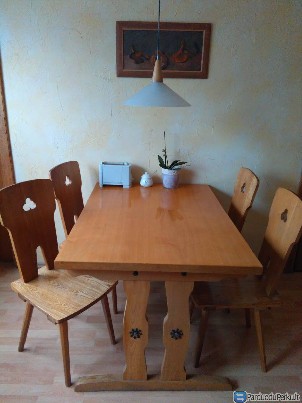 virtuvės stalas su 4 kėdėmis