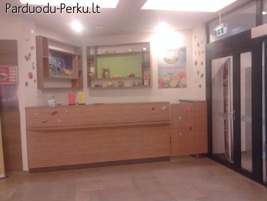 Parduodu įrengtą sulčių-kavos barą