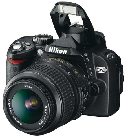 Parduodu Nikon D60 + Kit AF-S DX Zoom-Nikkor 18-55mm f/3.5-5