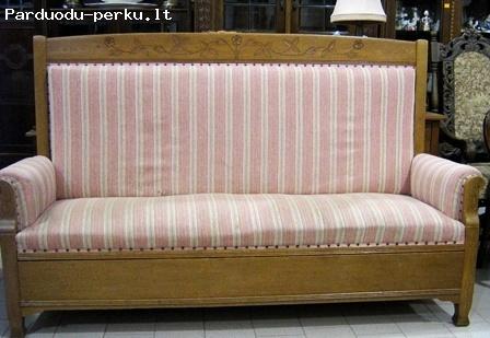 Senoviė raižyta sofa