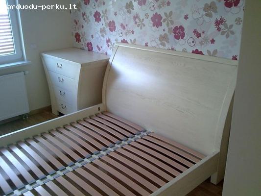 Modernūs miegamojo baldai