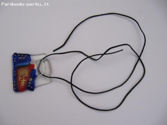 stiklinis pakabutis