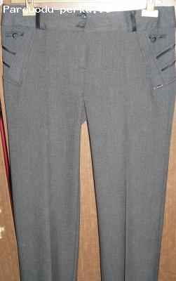 Parduodu tamsiai pilkas puosnias kelnes!45LT.