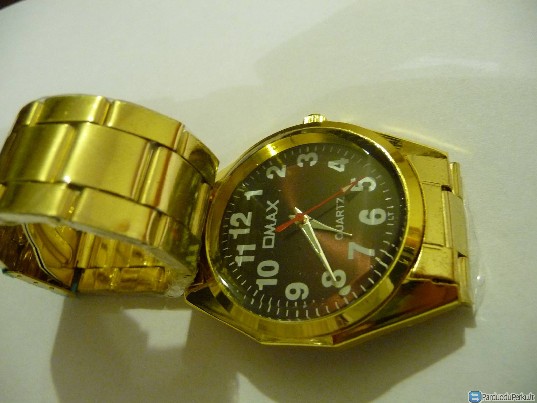 Aukso spalvos laikrodis
