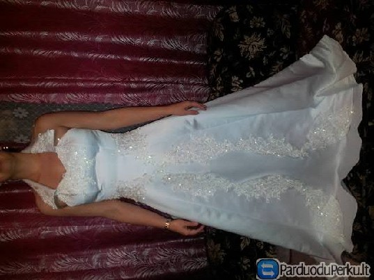 Daili balta puošta karoliukais vestuvinė suknelė