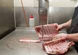 DARBAS VYRAMS IR MOTERIMS PRIE MESOS VOKIETIJOJE  Darbui Vokietijoje, mėsos fabrike reikalingi darbu
