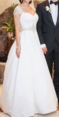 Elegantiška vestuvinė satininė suknelė