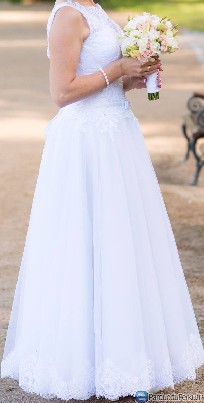 Graži balta vestuvinė suknelė