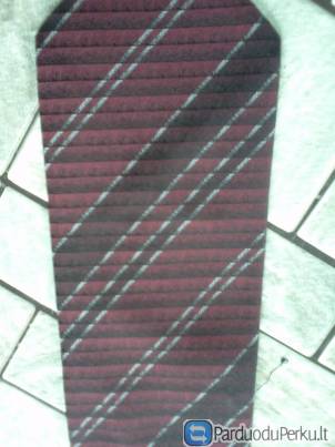 Kaklaraištis bordo spalvos su juostelėmis
