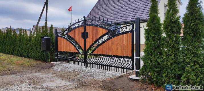 Kalviškos tvoros, vartai, turėklai