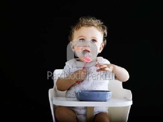 Kėdutė kūdikiui maitinti .