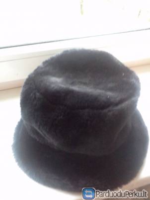 Kepurė juodos spalvos
