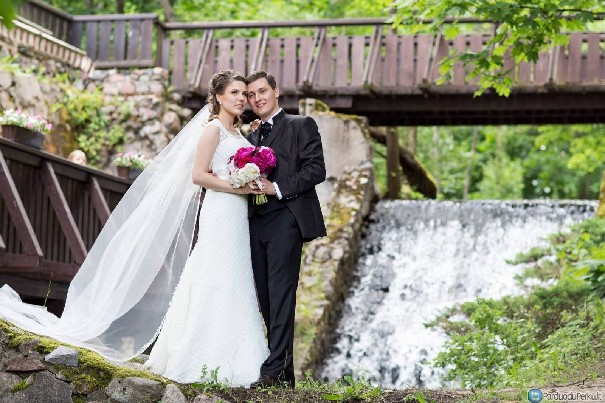 Lenku dizainerių kurta vestuvinė suknelė iš Varšuvos