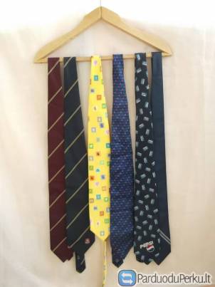 naujos kaklaraiščių su etiketėmis