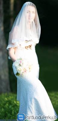 Nuostabi undinėlės tipo gipiūrinė vestuvinė suknelė