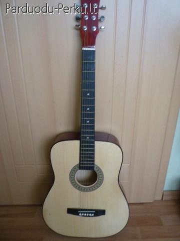 Parduodama mažai naudota gitara su dėklu