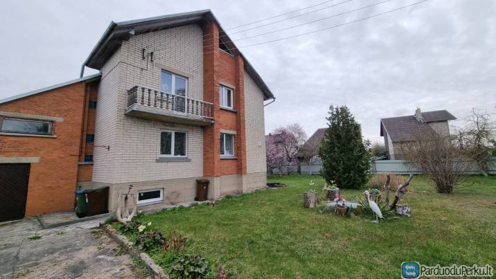 Parduodamas 2 aukštų namas Raseiniuose arba keičiamas į 2 kamb.butą Klaipėdoje