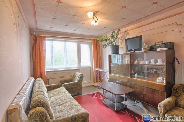 Parduodamas labai pigiai geroje vietoje 2-jų kambarių butas