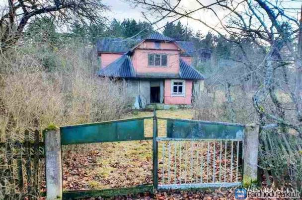 Parduodamas namas (nugriovimui) ir 32 arai namų valdos sklypas Vilniaus rajone