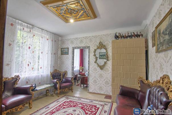 Parduodamas tvarkingas 2-jų kambarių butas su nuosavu žemės sklypu