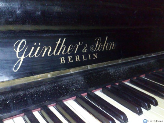Pianinas Giunther & Sohn, Berlynas, 1943 m.