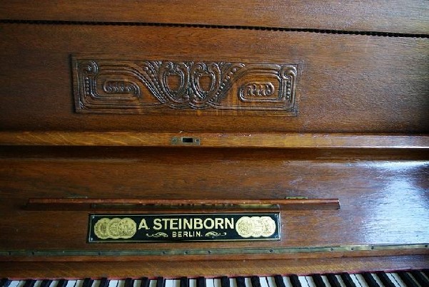 Pianinas STEINBORN