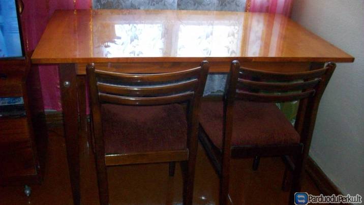 Riesutmedzio pietu stalas ir 6 kėdės