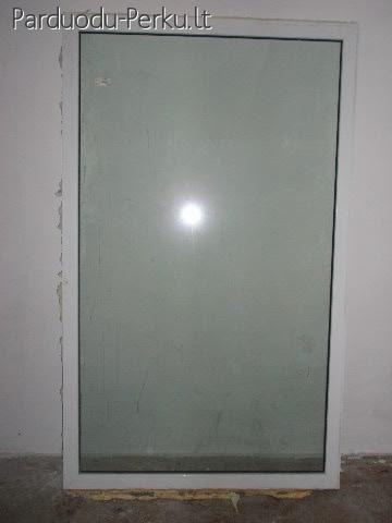 Plastikinis langas su durimis