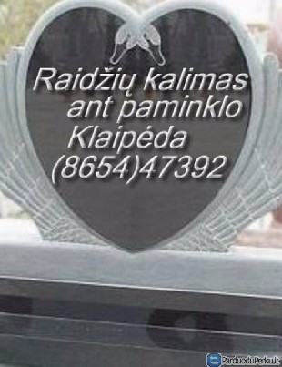 raidžių kalimas ant paminklo Klaipėda