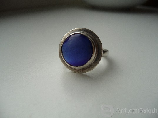 Sidabrinis žiedas su mėlyna "'katės" akimi