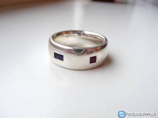 Sidabrinis žiedas su safyrais ir rubinais