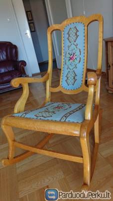 Supama antikvarinė kėdė