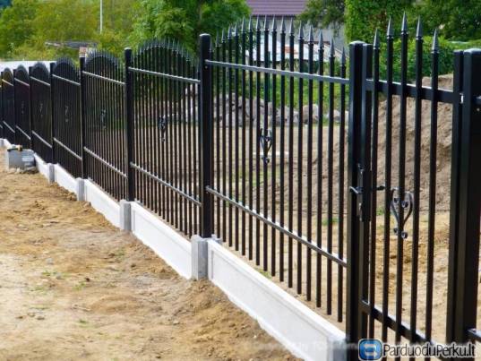 Tvoros įrengimas, atraminių sienučių betonavimas