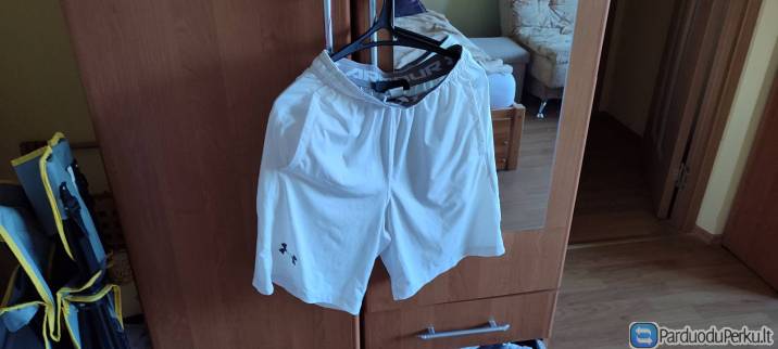 Under Armour vyriški šortai S/M dydžio