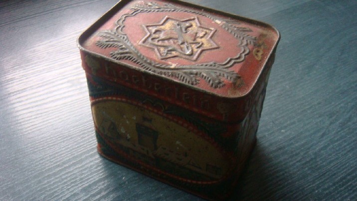 Vokiška arbatos dėžutė.
